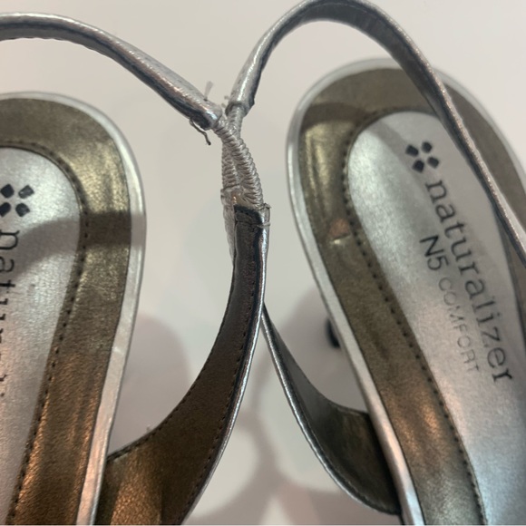 NATURALIZER metallic silver strappy sandals are the comfort line size 11 - Picture 7 of 16